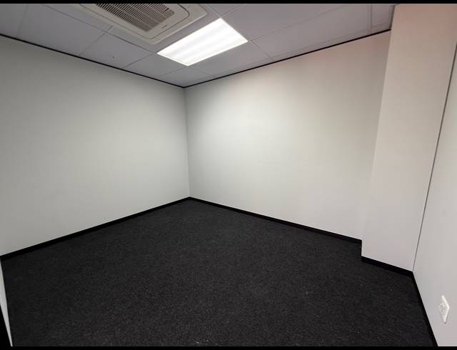 108M² OFFICE TO LET IN PARKTOWN